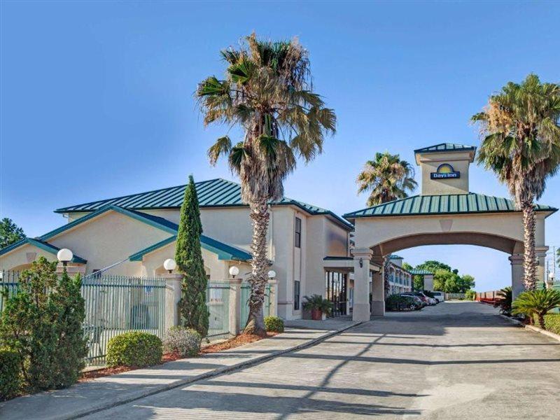 Days Inn & Suites By Wyndham Houston North - Spring Kültér fotó