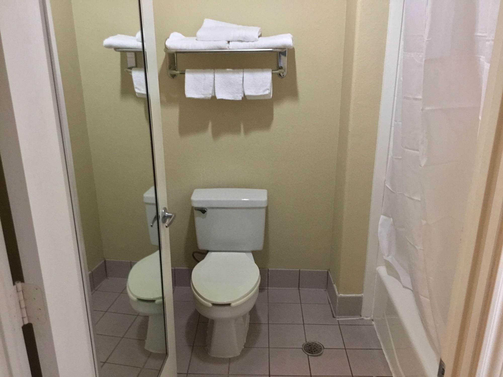 Days Inn & Suites By Wyndham Houston North - Spring Kültér fotó