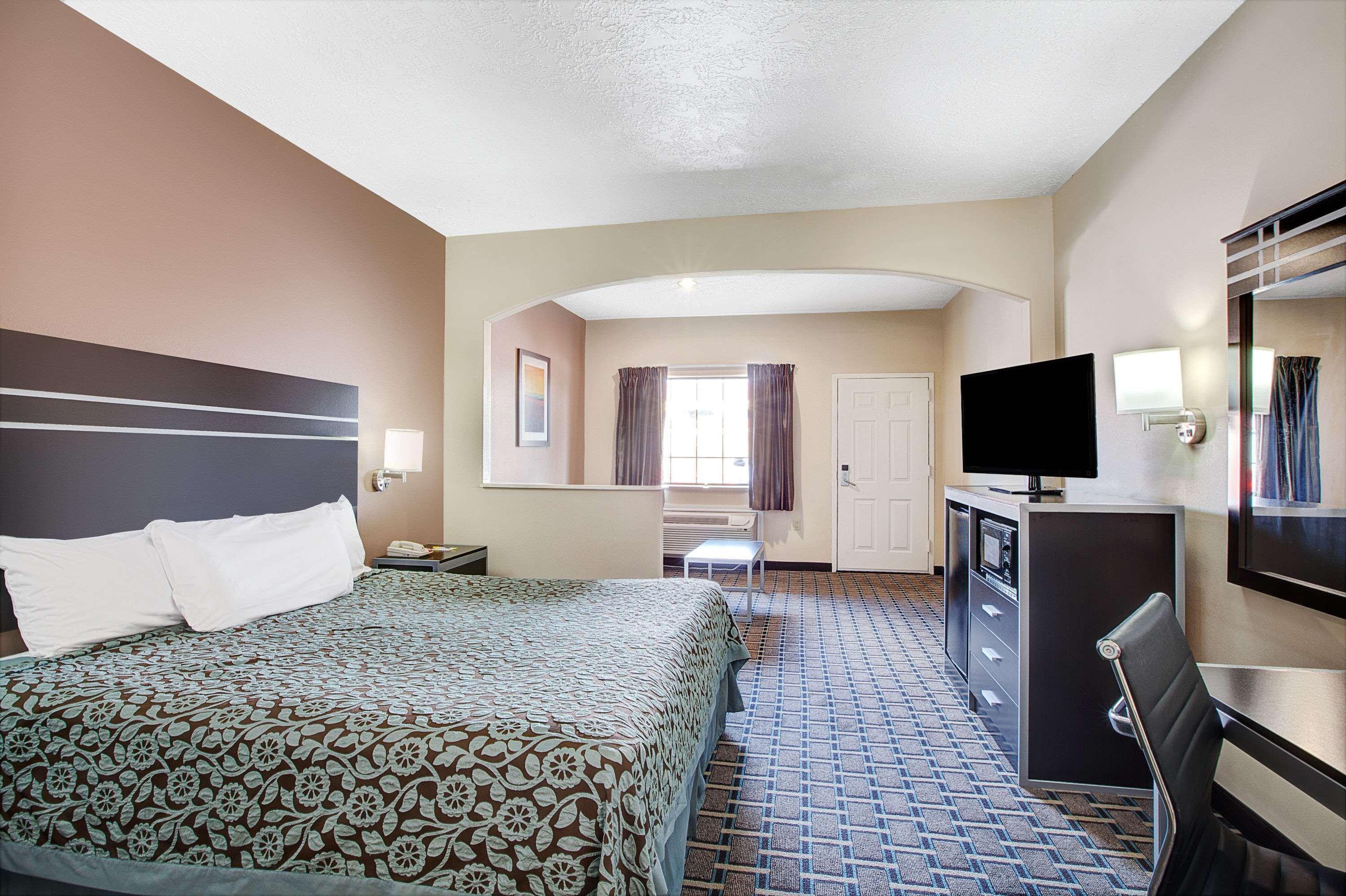 Days Inn & Suites By Wyndham Houston North - Spring Kültér fotó