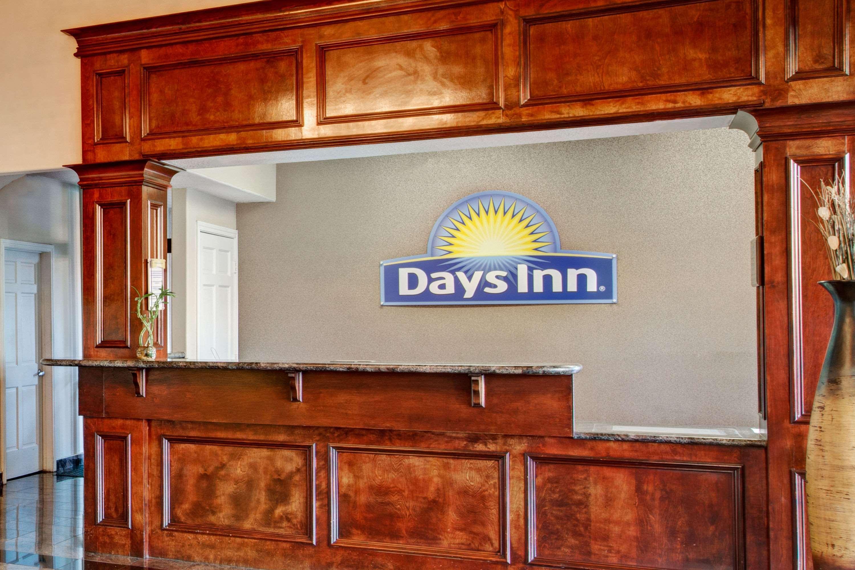 Days Inn & Suites By Wyndham Houston North - Spring Kültér fotó