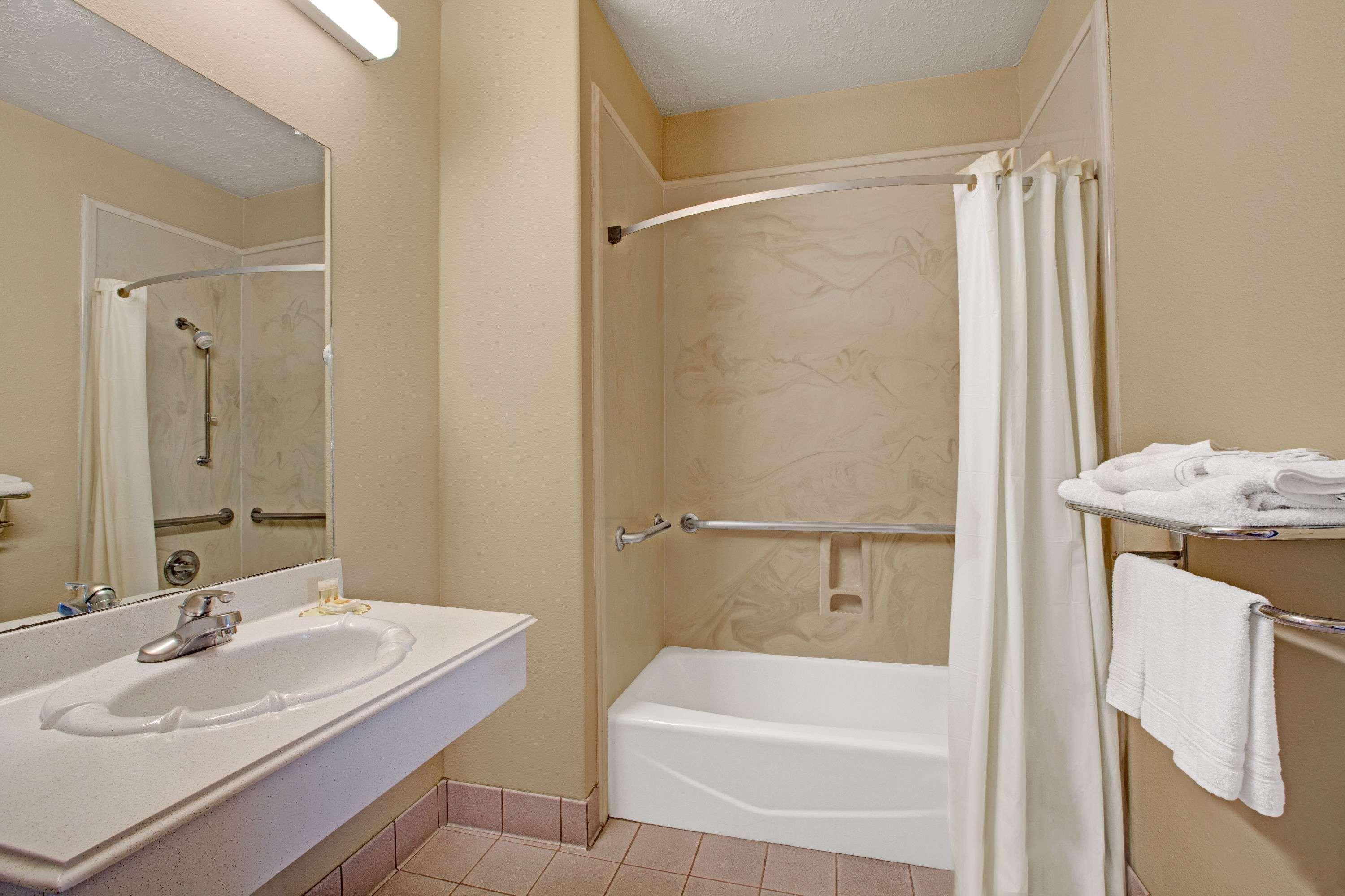 Days Inn & Suites By Wyndham Houston North - Spring Kültér fotó