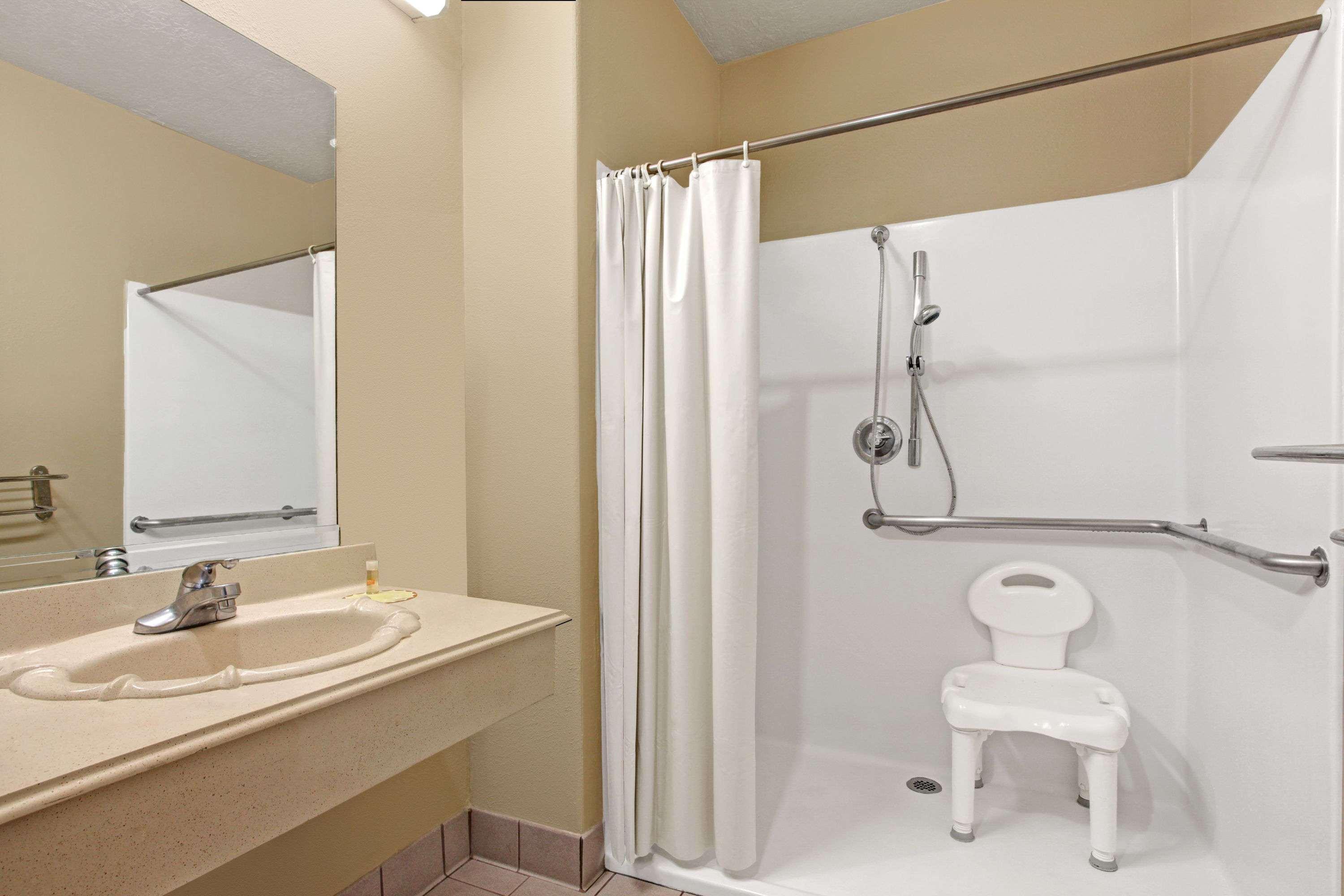 Days Inn & Suites By Wyndham Houston North - Spring Kültér fotó