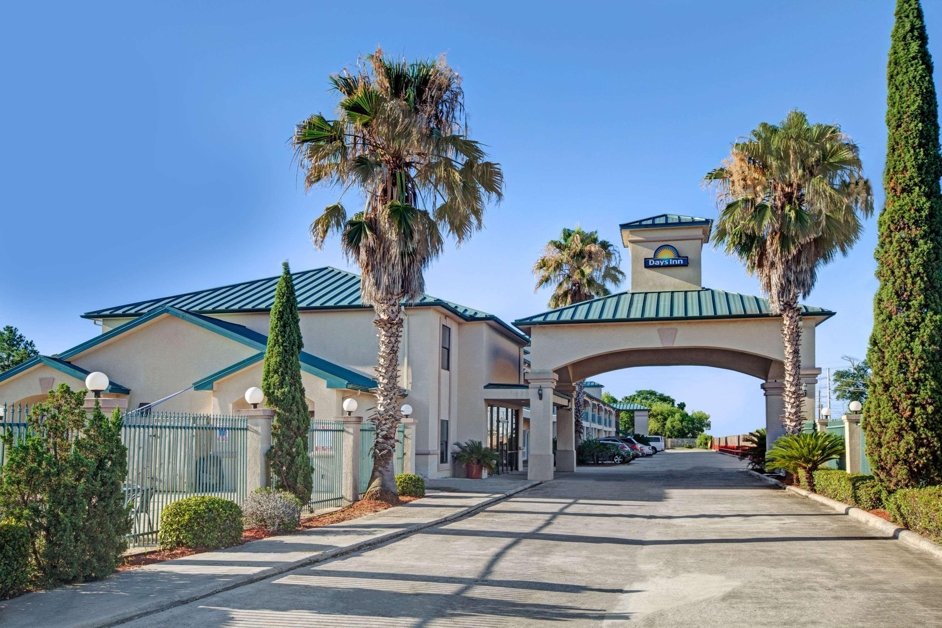 Days Inn & Suites By Wyndham Houston North - Spring Kültér fotó